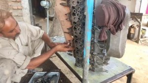 Восстановление двигателя грузовика Hino.