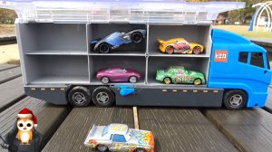 УЧИМ ЦВЕТА И МАШИНКИ БОЛЬШОЙ ГРУЗОВИК АВТОВОЗ СПАСАЕТ МАЛЫШЕЙ