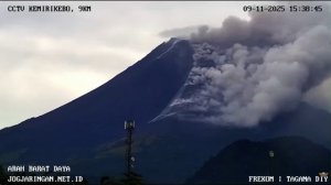 Сход пирокластического потока на вулкане Мерапи (Индонезия, 9.11.2025).