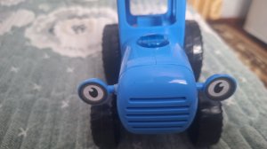 Синий трактор по полям