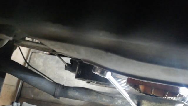 ЗМЗ 406 шкив вентилятора! ЛЕВАЯ РЕЗЬБА!! ЛАЙФХАК! Как быстро открутить шкив помпы Газель 406 мотор смотреть онлайн