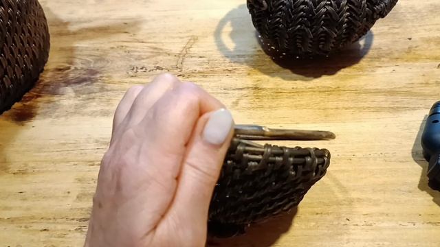 Корневое плетение ротангом.
Как лучше закончить изделие без перепадов основы. смотреть онлайн