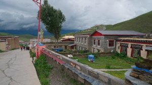 🏯 Тибетская деревня Китая 2025: прогулка по святому месту буддизма! 🕊️