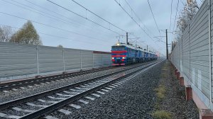 «Поехали наряжаться!» Тепловозы 3М62У-0058/0064 на перегоне, октябрь 2025 года