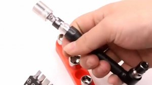 Мини-ключ с трещоткой 20 в 1 для работы в ограниченных пространствах.