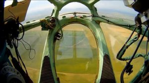 Посадка - вид из штурманской кабины Ту-134 .