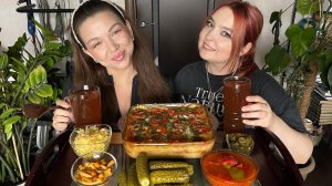 МУКБАНГ | Запеканка картофельная с котлетами, закуски, соленья, компот 🍅🥔