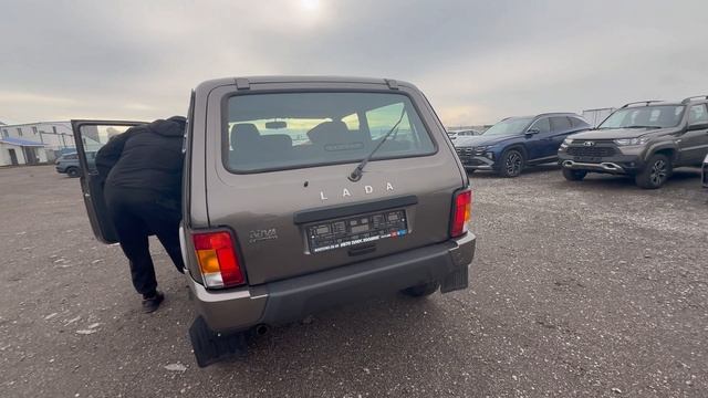 В ЭТОЙ ТАЧКЕ ЧУВСТВУЕШЬ СЕБЯ КАК В ГЕЛИКЕ! Увезли по шикарной цене новую LADA NIVA LEGEND 2025 URBAN