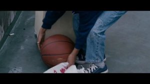 Мотивация. Отец с сыном играют в баскетбол. В погоне за счастьем 2006.