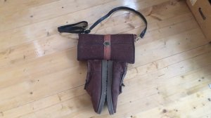 Переработка старых рваных сапог в стильную муфту для рук