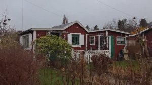 Шведский дачный поселок в ноябре. Воду отключают на зиму. Туалет общий на группу домов.