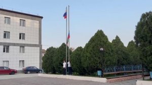 Поднятие Государственного флага Российской Федерации и флага Республики Дагестан