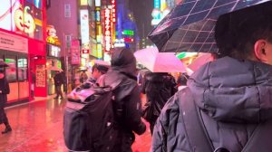 🎃 Токио Хэллоуин 2025: Шокирующие костюмы и неоновые улицы! 🌧️✨