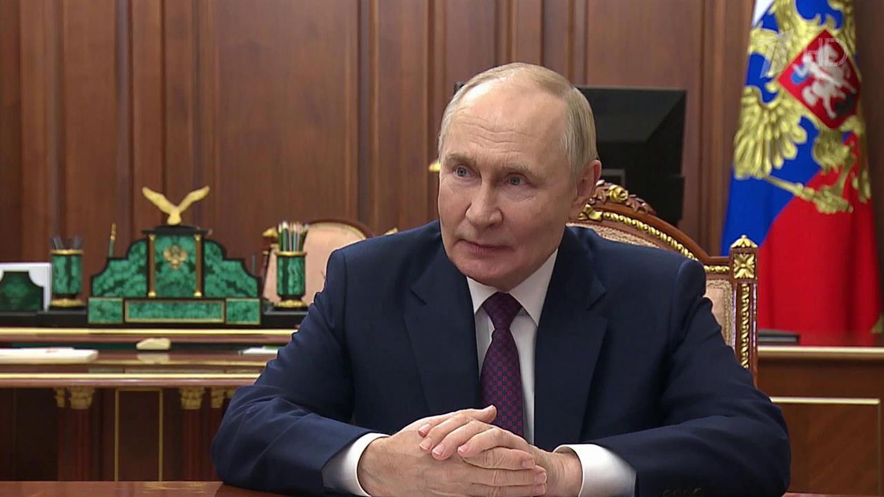 О развитии отечественных технологий в финансовом секторе президент говорил с главой Сбербанка