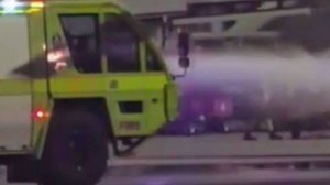 Самолет с пассажирами загорелся после приземления в аэропорту Брисбена в Австралии