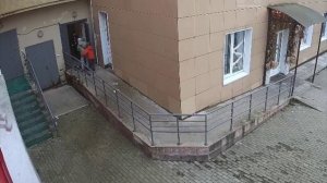 ‼️В Звенигороде бутылка с водой, сброшенная с 15 этажа, чуть не покалечила ребенка‼️