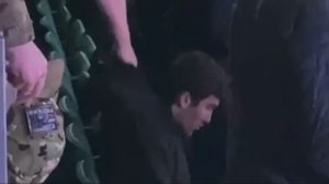 Россияне заставили мигранта встать во время гимна