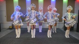 Снегурочки - барабанщицы