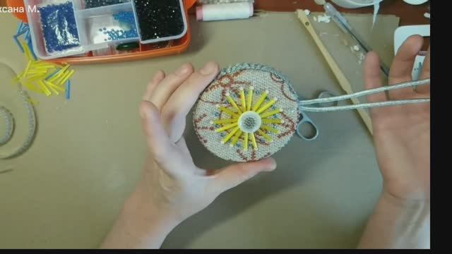 Снежинка - новогодний шарик с вышивкой рубкой.mp4