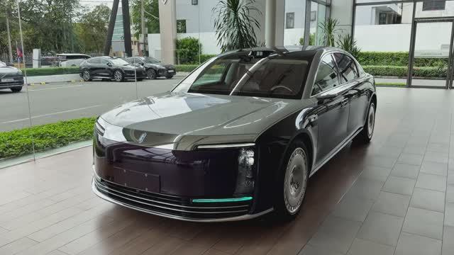 Huawei Maextro S800 2025 года — самый роскошный китайский седан в истории! смотреть онлайн