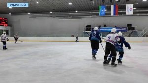 В Мирнинском районе стартовало первенство по хоккею с шайбой на кубок «Профалмаза»