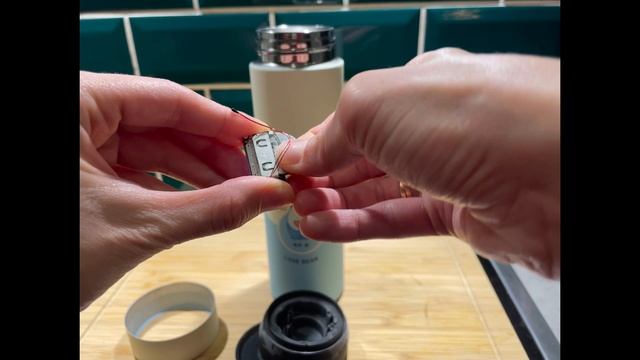 Как заменить батарейку в термосе с датчиком температуры смотреть онлайн