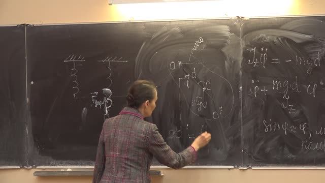 Чембарисова Р.Г. Лекции по физике. Специальная теория относительности №4. Колебания смотреть онлайн