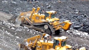 Caterpillar D11R в горах.