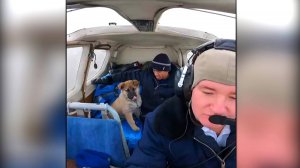 Командир сургутской пилотажной группы «Барсы» устроил космический аттракцион для своего пса