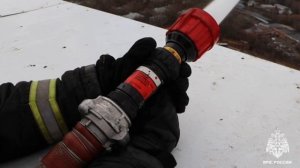 Ярославские пожарные МЧС России отработали навыки тушения пожара в высотках.mp4