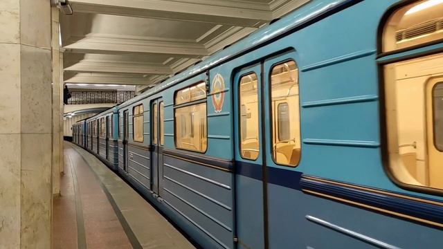 Перегонка Еж3 из депо Фили в Депо Солнцево, станция Александровский сад @МосСаб смотреть онлайн