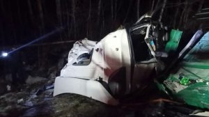 На трассе Тюмень — Омск водитель Mercedes погиб после столкновения с фурой