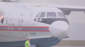 Бе- 200 МЧС аэропорт Ханты-Мансийск посадка и руление.