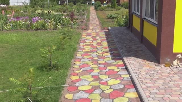 Чем покрасить садовую дорожку.  Краска для бетона.