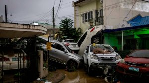 Супертайфун «Фунг-Вонг» надвигается на Тайвань. Все госучреждения закрыли в целях безопасности