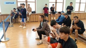 Вольные борцы из Мирного и Тас Юряха бросали друг друга на ковёр