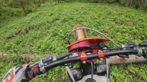 Речка в лесу, потом карьер.