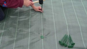 Почему ПЛАСТИКОВЫЕ ГВОЗДИ - надежный выбор для крепления агроткани и спанбонда.