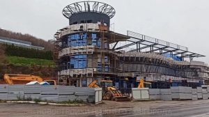 Долгострой ресторана у Гребного канала вновь строят // Слобода Печёры, д. 98 "б" // Ноябрь 2025