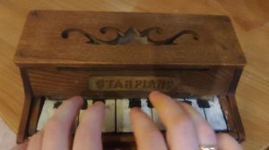 Известная музыка на детском пианино!