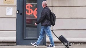 Спрос на покупку валюты юрлицами вырос до 3 трлн рублей в октябре