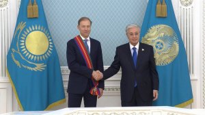 Касым-Жомарт Токаев наградил первого вице-премьера РФ Дениса Мантурова орденом "Достык"