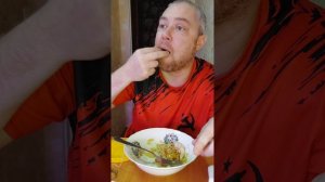 Супчик жиденький, но питательный.  Фунчеза с мясом и овощами с соевым соусом. Мукбанг