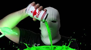 НЛО светилось зелёным светом над морем.