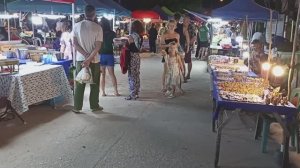 Остров Панган, район Чалоклам: вечерний рынок и не меняющийся блинщик