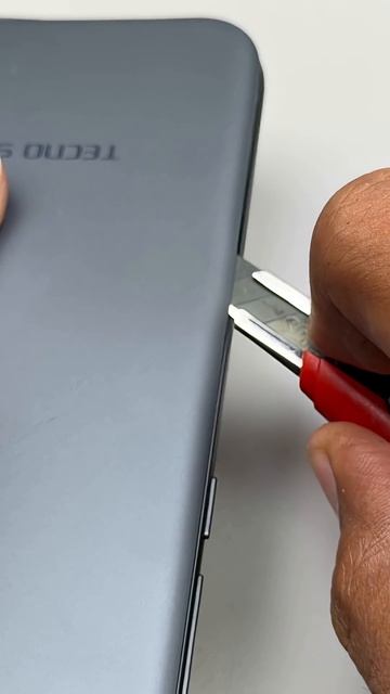 iPhone Air Vs Tecno Spark Slim смотреть онлайн