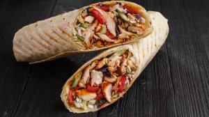 я вернулась играю в дорожную шаверму