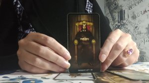 Что мешает ему быть с вами? Расклад Таро