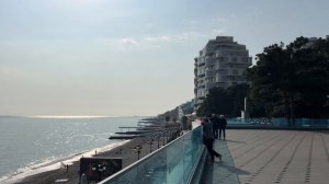 Ялта. Приморская набережная. Пляж. Солнечный ноябрь. 08.11.2025. Крым.  Ялта. Crimea. Yalta.