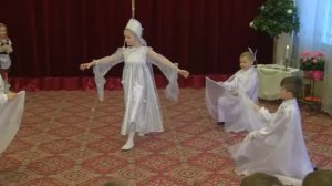 Танец вьюги и выход снежной королевы. Новогодняя сказка